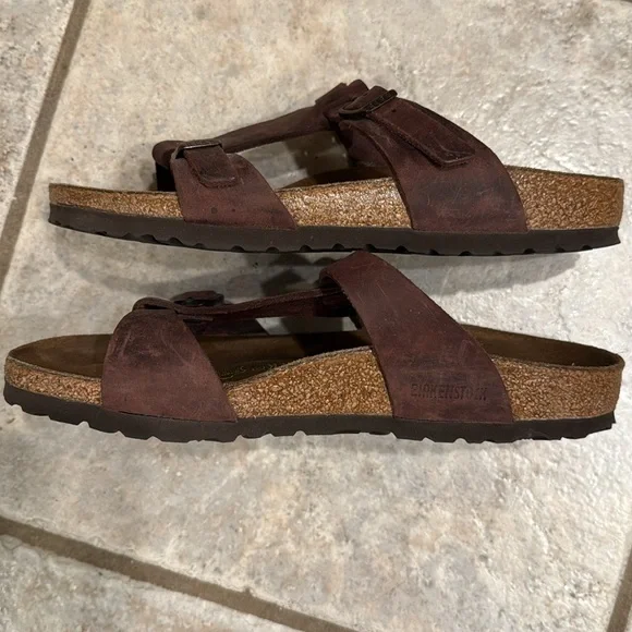 Birkenstock Brown Sandals with Classic Design - Picture 4 of 7